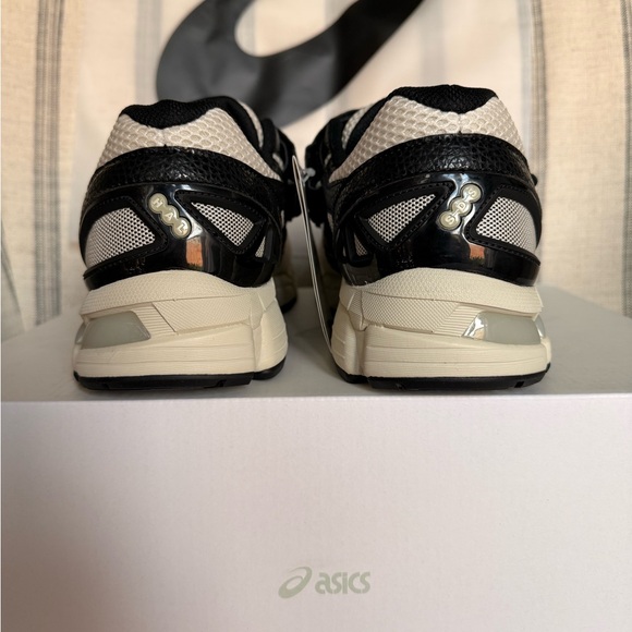 New ASICS Gel-Kayano 20 - Picture 3 of 7